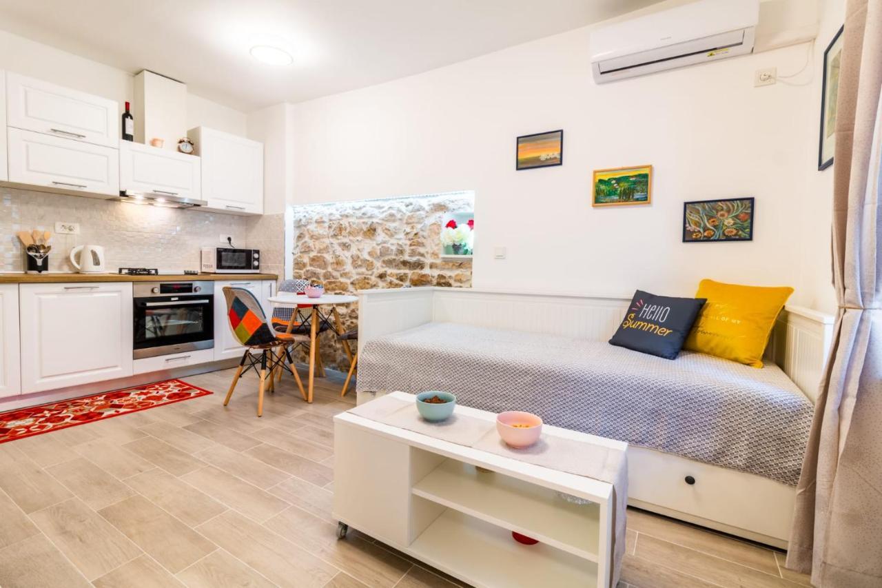Studio Apartman Mirela Kastel Stafilic Kaštela المظهر الخارجي الصورة