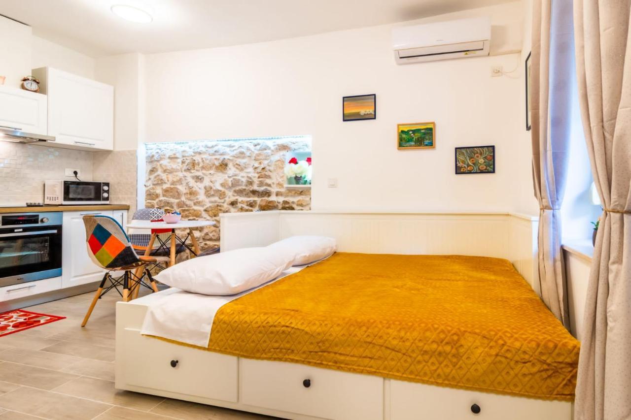 Studio Apartman Mirela Kastel Stafilic Kaštela المظهر الخارجي الصورة