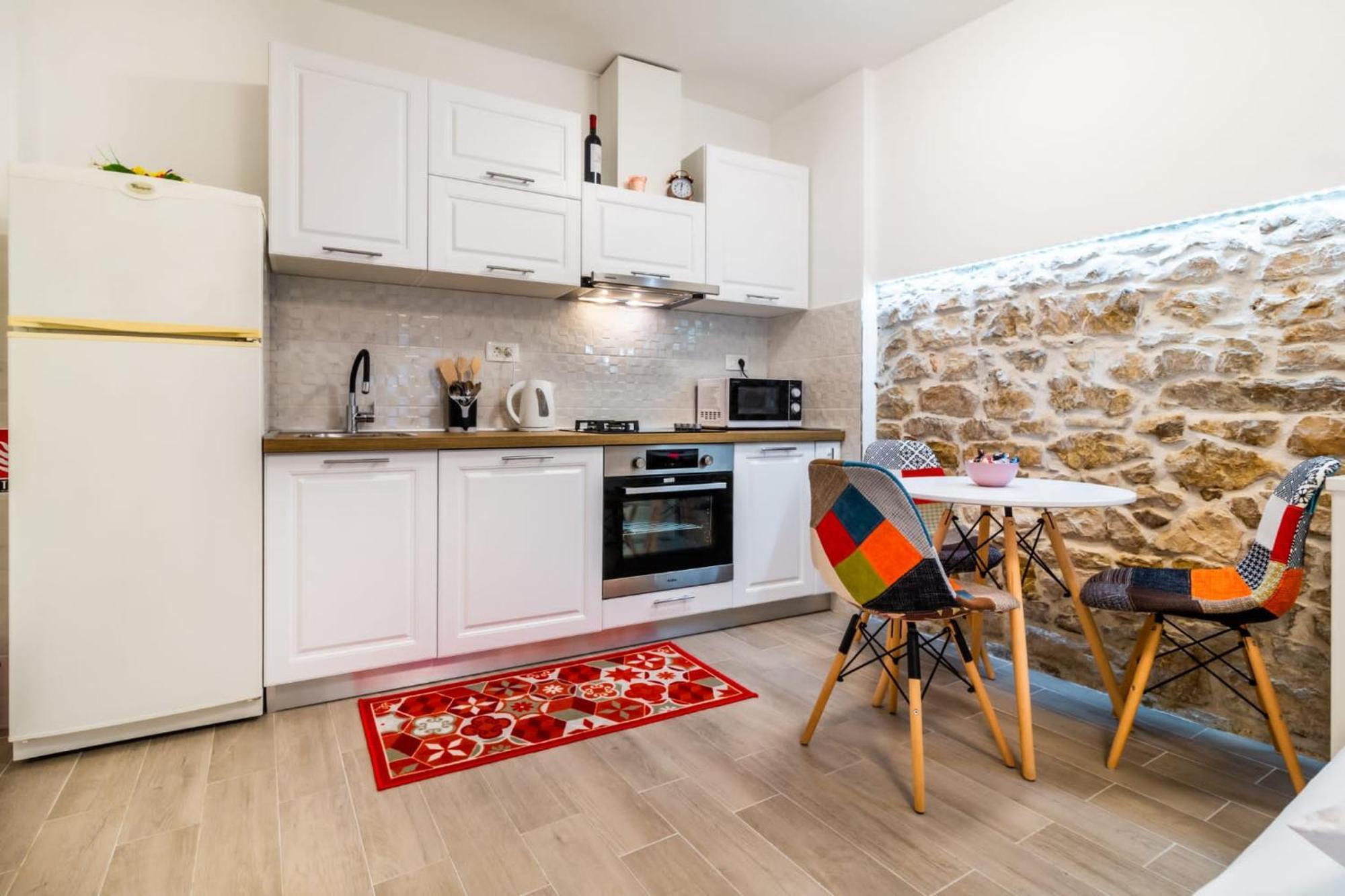 Studio Apartman Mirela Kastel Stafilic Kaštela المظهر الخارجي الصورة